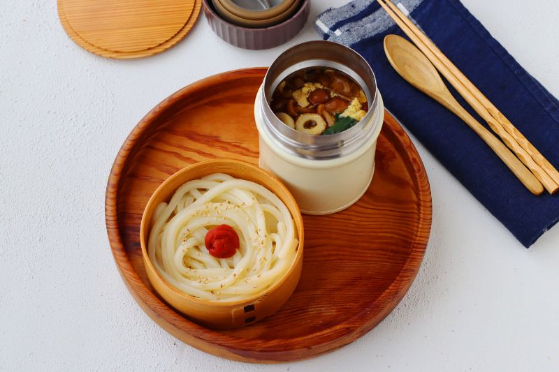 熱々トロトロ！「かき玉なめこ汁」「年明けうどん」2品弁当