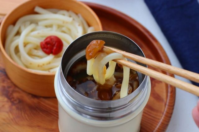 熱々トロトロ「かき玉なめこ汁」とうどん