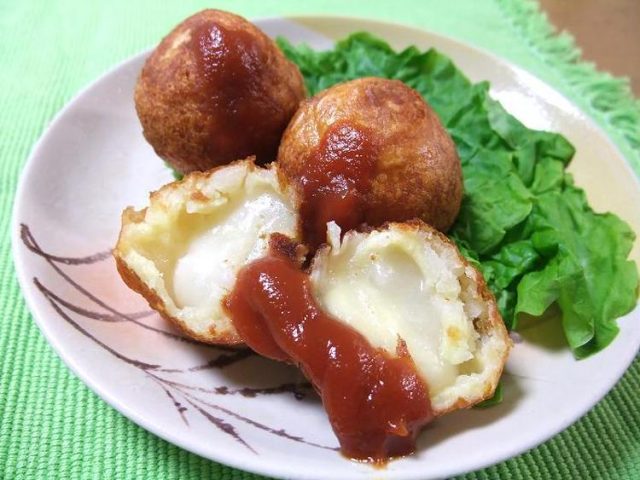 お餅とチーズ入りポテトボール