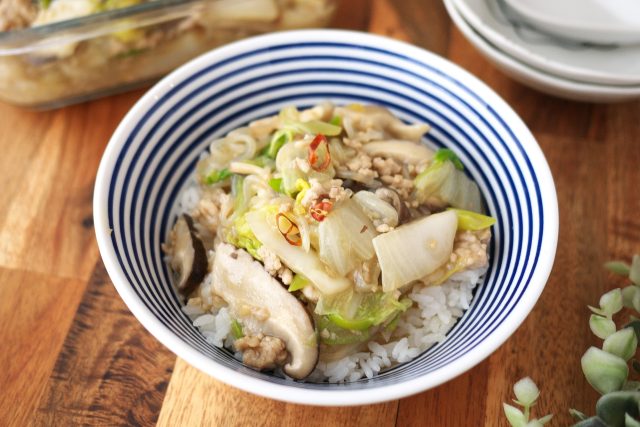 お鍋で残った材料で作る！「レンジで簡単♪白菜のうま煮丼」