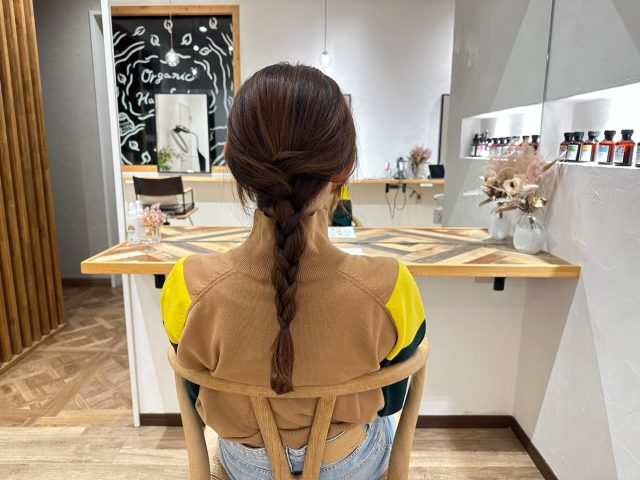 パサつく髪をスッキリまとめるヘアアレンジ