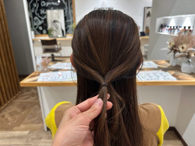 パサつく髪をスッキリまとめるヘアアレンジ