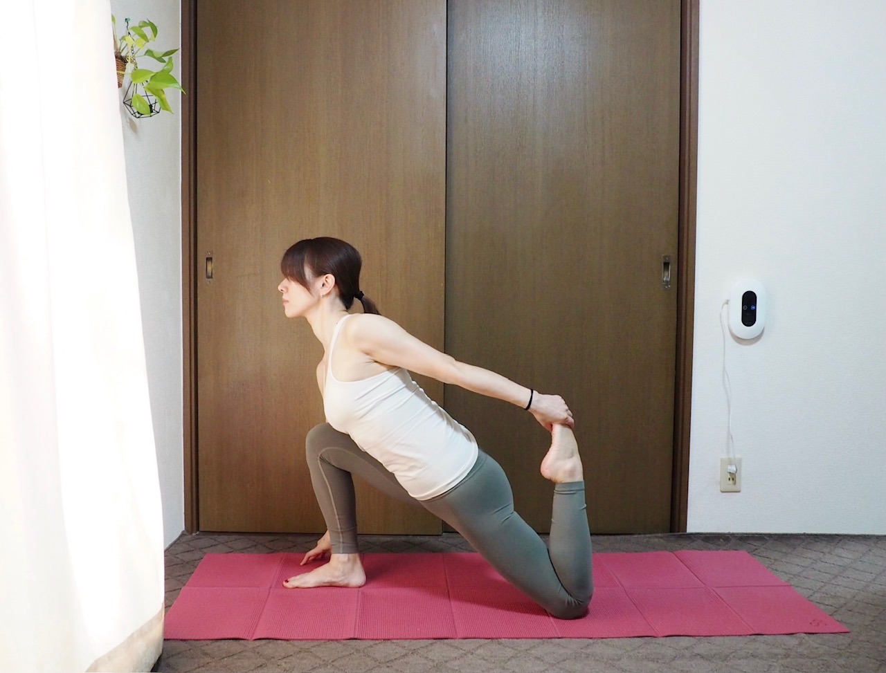 【むくみ・冷え・だるさ対策】「脚のつけ根」を気持ち良く伸ばすストレッチ