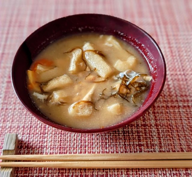 全部入れの味噌汁