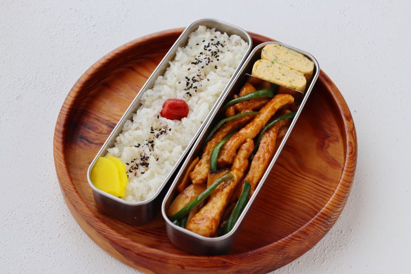 太めカットで食べ応えUP！「チンジャオロース」「青海苔入り卵焼き」2品弁当