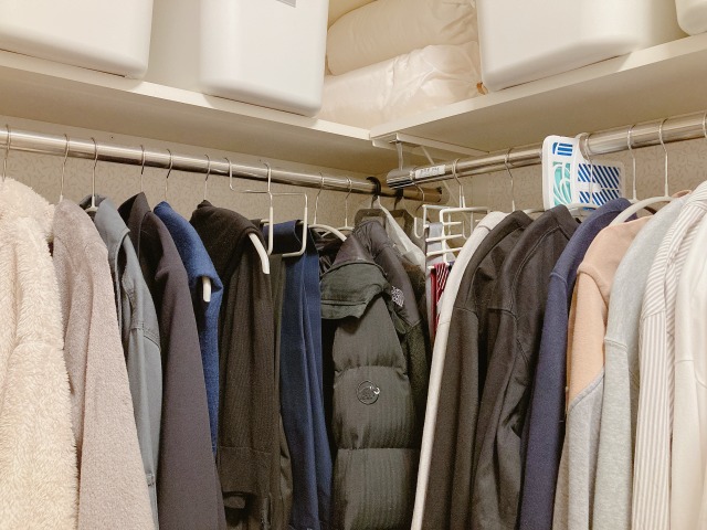 ハンバーにかかった衣類