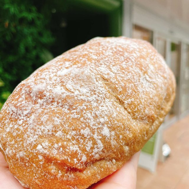 Farm to me の一番人気・大麦高加水パン