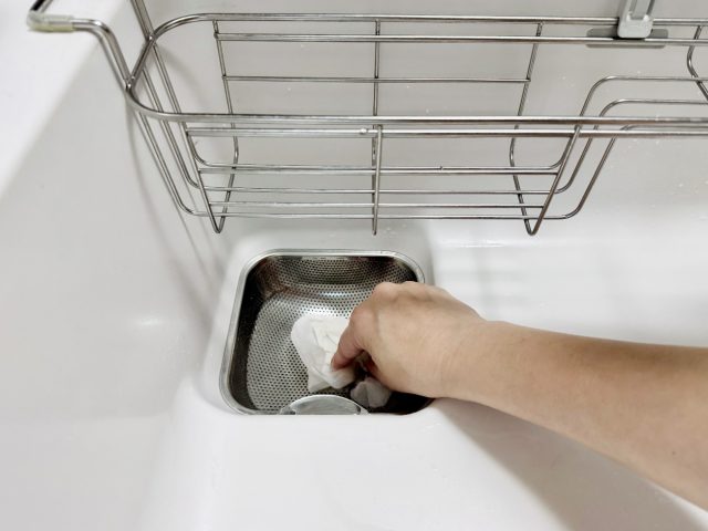 排水口のゴミ受け掃除
