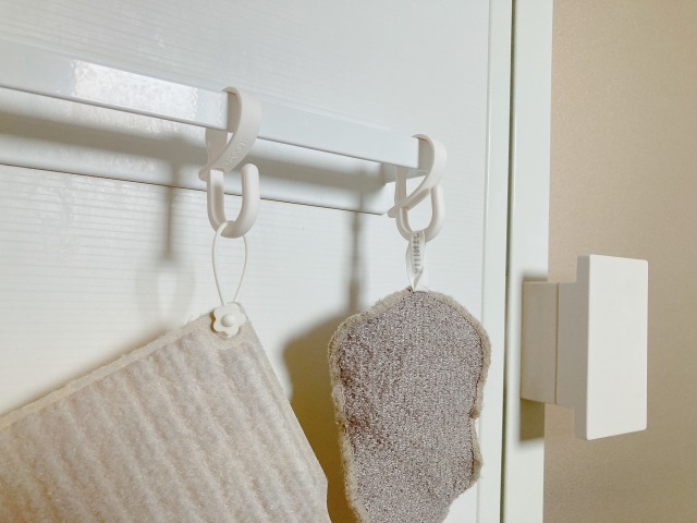 お風呂場に引っ掛けた炒る掃除アイテム