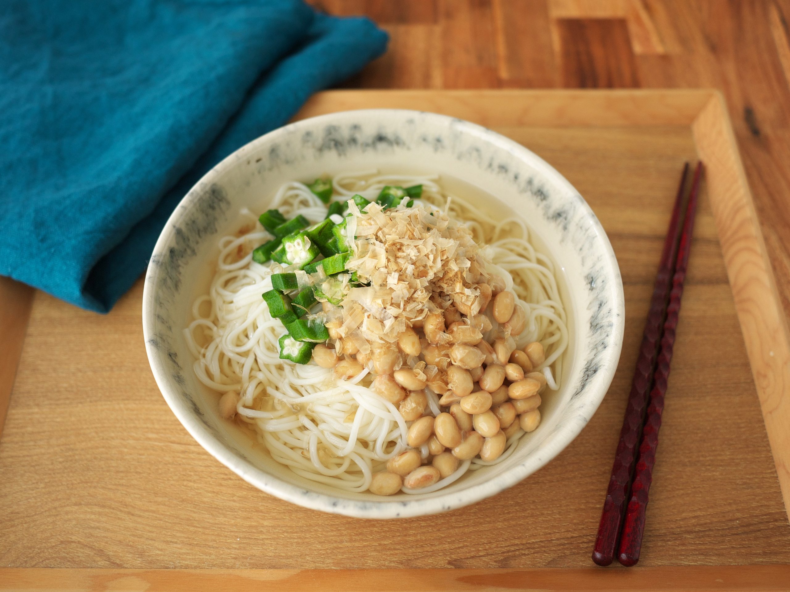 食べて熱中症予防！すぐできる♪「ネバネバ納豆おくら涼麺」