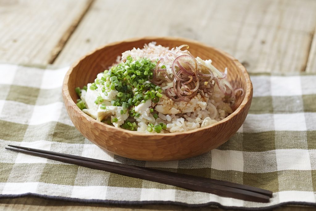 忙しい朝に助かる！のせたり混ぜたり「ワンボウル朝ごはん」レシピ3選