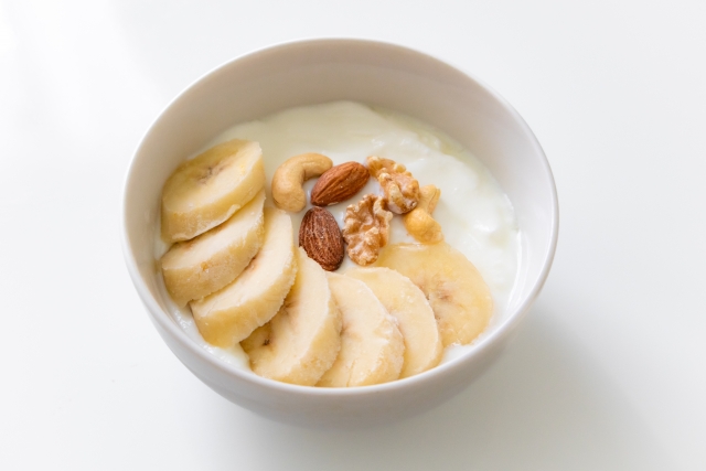 ヨーグルトとバナナとナッツ