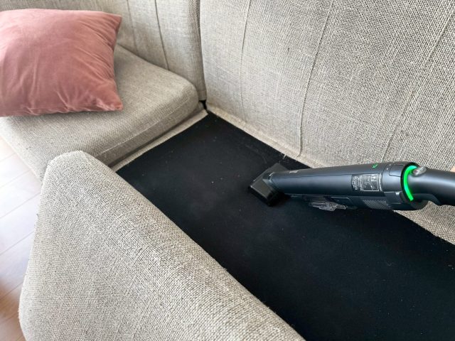 ソファの座面裏