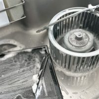 「換気扇の掃除」は夏がおすすめ！中性洗剤を使った簡単お手入れ術