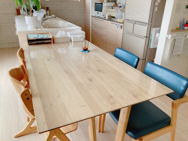 ダイニングテーブル
