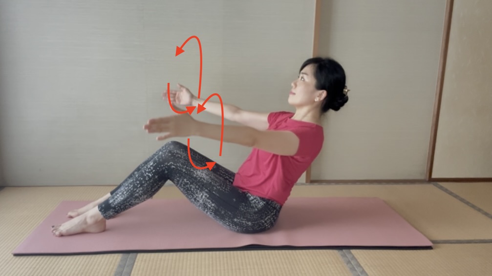 ゆるそうで効く！「V-sitキープ」で肩もお腹もすっきりピラティス