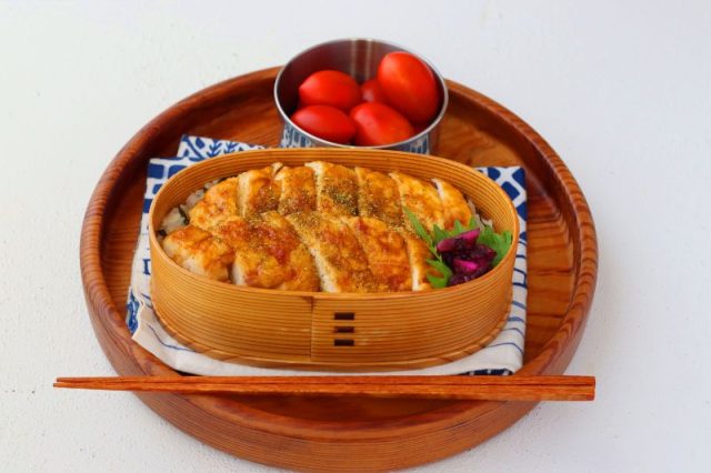 「鶏ささみのかば焼き」「ミニトマト」2品弁当