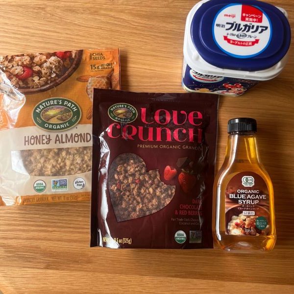 グラノーラとヨーグルト