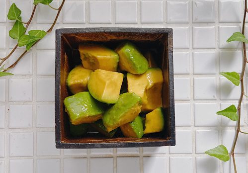 アボカドのレモン醤油漬け