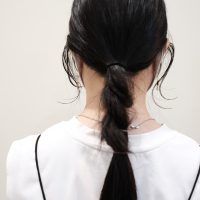 崩れにくい！夏のレジャーにぴったりな簡単ヘアアレンジのポイントは？