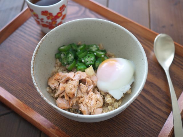 鮭そぼろのオートミール三色丼