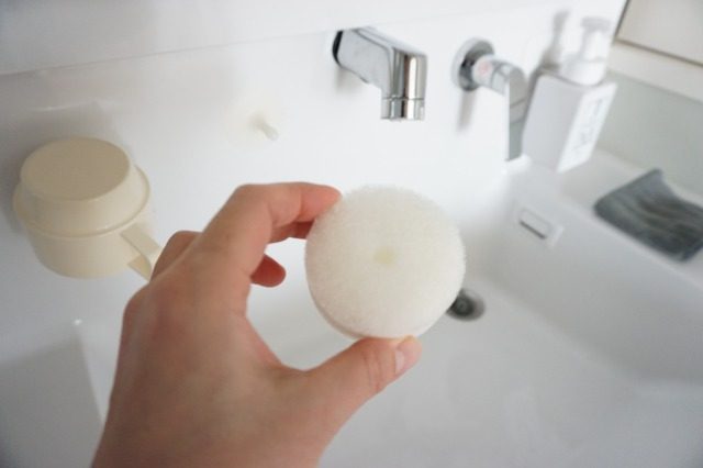 洗面所掃除のスポンジ
