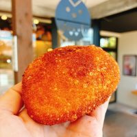 【新潟】朝9時オープン！牛肉ゴロゴロカレーパンが人気♪「オウルザベーカリー」