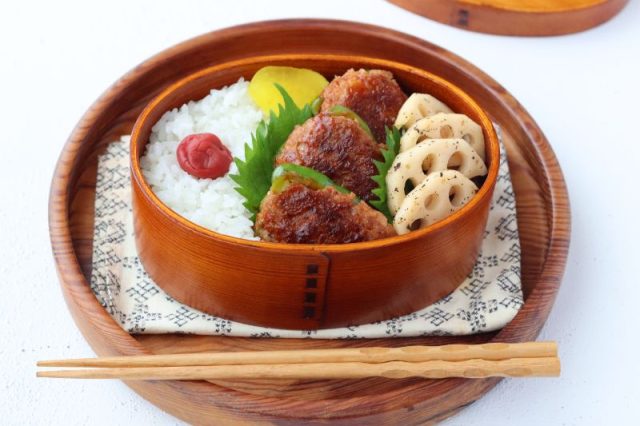 「ピーマンの肉詰め」「れんこんのレンジ煮」2品弁当