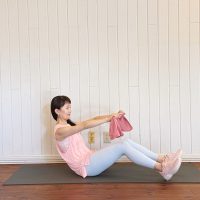 1分で食べすぎお腹をリセット！下腹スッキリ＆くびれを作る「タオル腹筋」