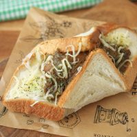 栄養バランス抜群！食パンで「高たんぱくカレードッグ風」