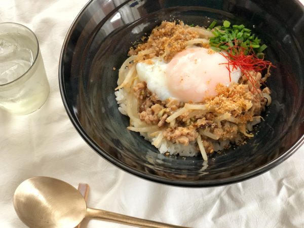 もやし坦々そぼろ丼