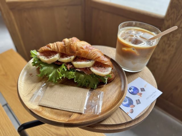 季節のクロワッサンサンド