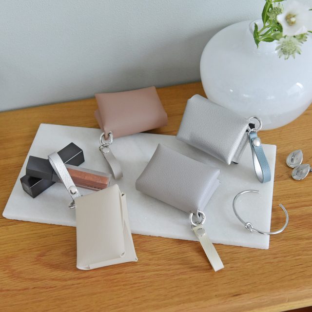 コンパクトに持ち歩ける フェイクレザー ポケットティッシュケース