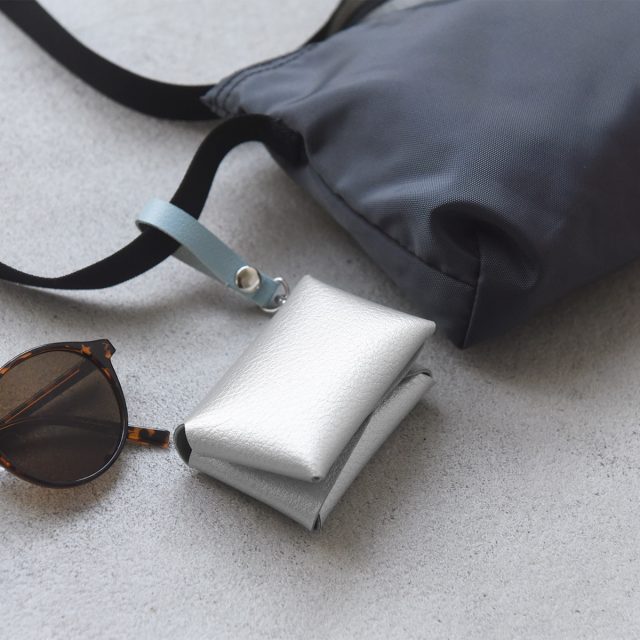 コンパクトに持ち歩ける フェイクレザー ポケットティッシュケース