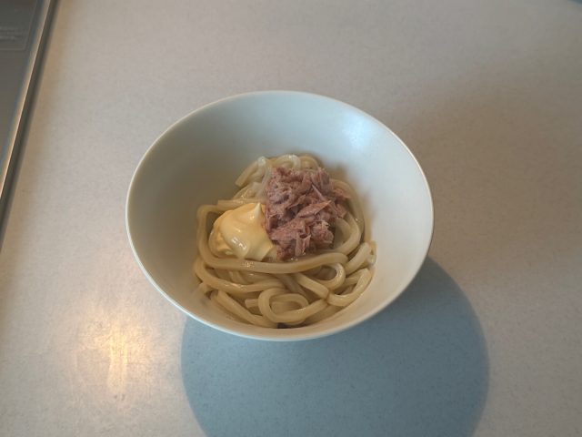 ツナマヨと冷凍うどん