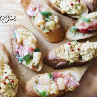 おもてなしにも休日の朝にも◎「桃のブルスケッタ」と「卵のブルスケッタ」