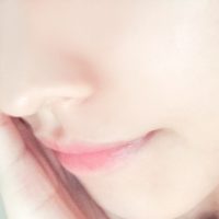 朝の仕込みで変わる！大人の「ツヤ肌」メイク術3ステップ