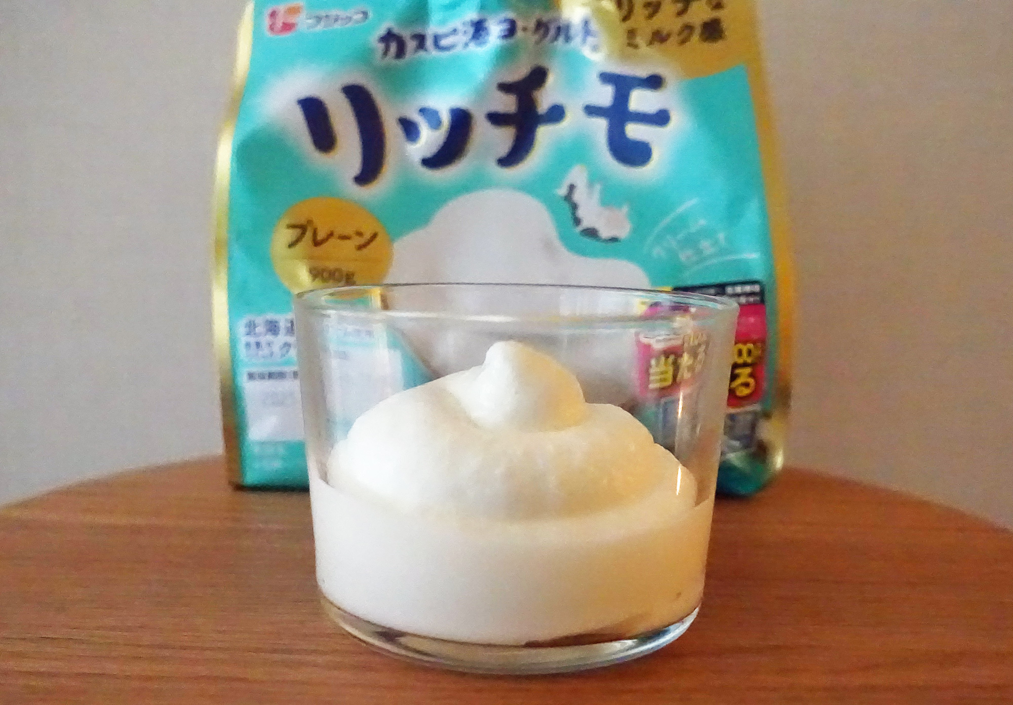 900gの新感覚ヨーグルト『リッチモ』実食！山口智子さんも驚いた“重さ×もっちり感”
