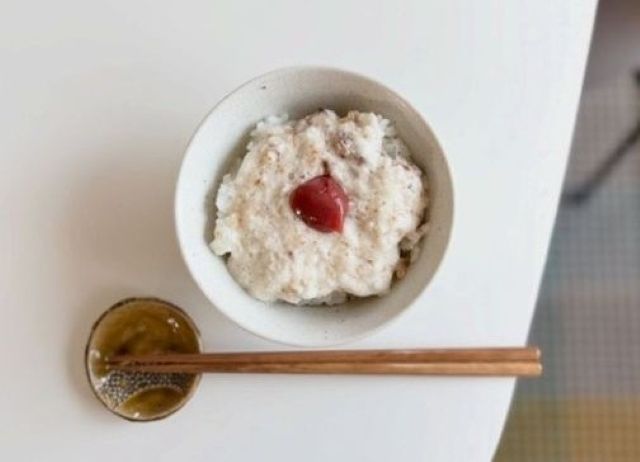 練りうめを乗せたご飯