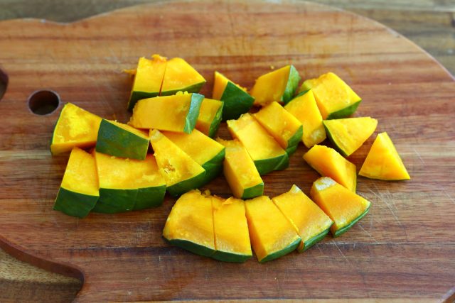 カットしたかぼちゃ