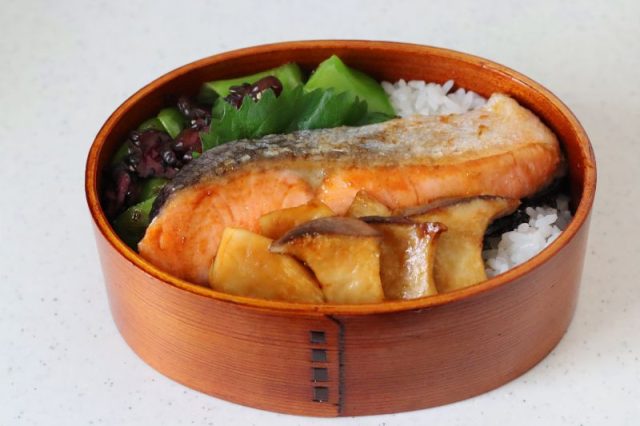 2品弁当の詰め方プロセス