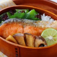フライパン1つで10分！秋の味覚「鮭とエリンギのバター醤油」「ピーマンの柴漬け和え」2品弁当
