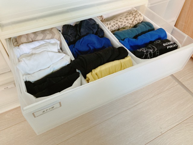 引き出しにしまった子供服