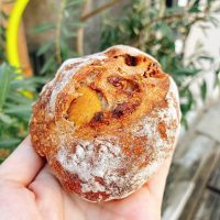 【東京・中野】駅から徒歩4分！ハード系も個性派パンも楽しめる「NAYUTA BAKERY」