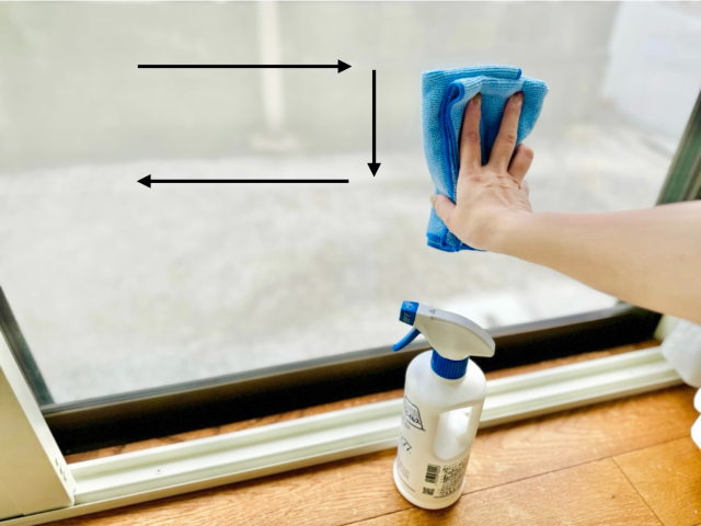 窓掃除、コの字拭き