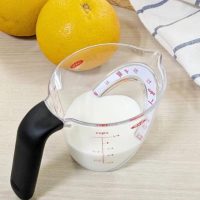 もう別の計量カップには戻れない！大人気「OXO アングルドメジャーカップ」の魅力