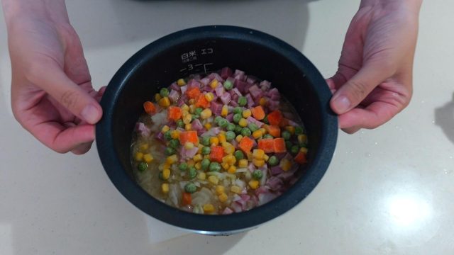 炊飯器、ピラフの材料