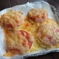 オーブンも発酵も不要！材料5つだけで簡単「米粉ハムチーズパン」の作り方