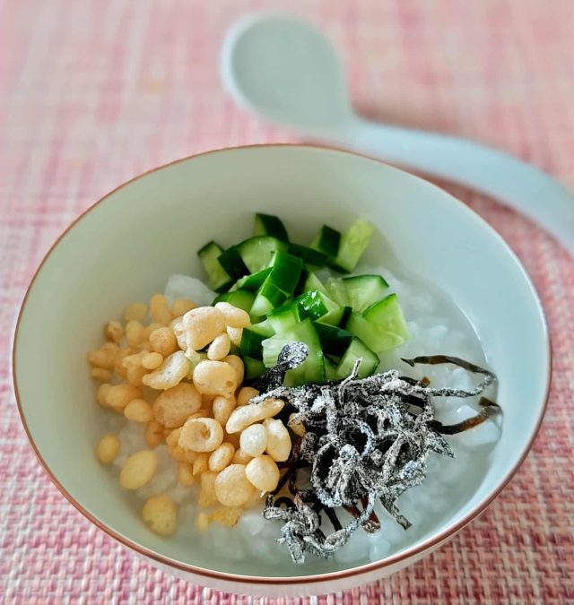 キュウリと塩昆布と揚げ玉のお粥