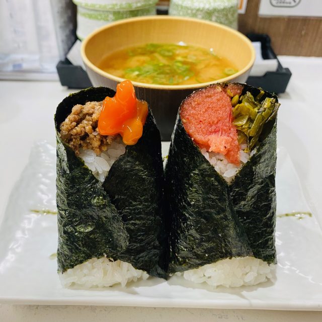 おにぎりごりちゃん No.2「卵黄醤油漬＋肉そぼろ」No.6「明太子＋高菜」